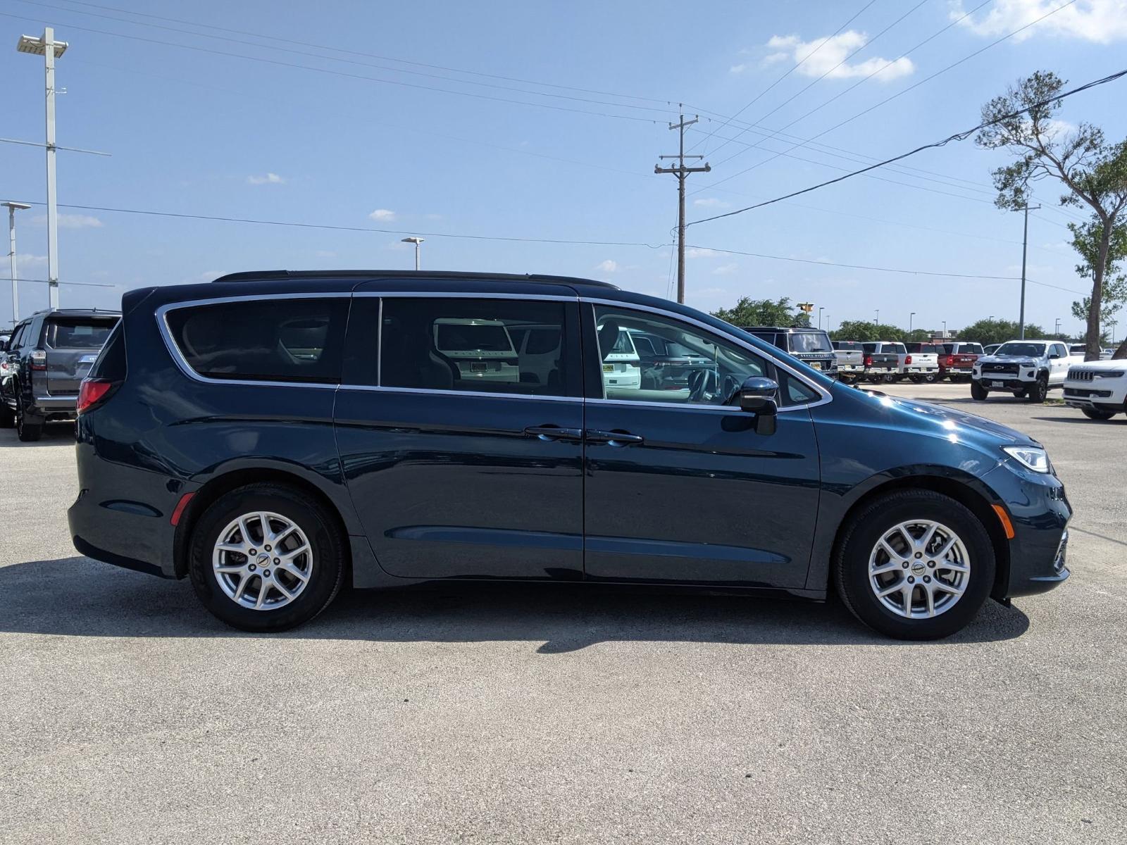 2022 Chrysler Pacifica Vehicle Photo in Seguin, TX 78155