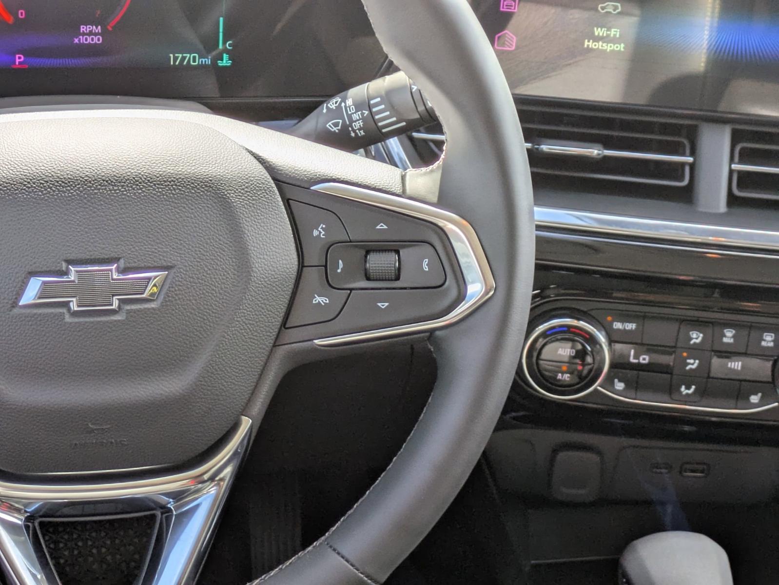 2025 Chevrolet Trax Vehicle Photo in SELMA, TX 78154-1460