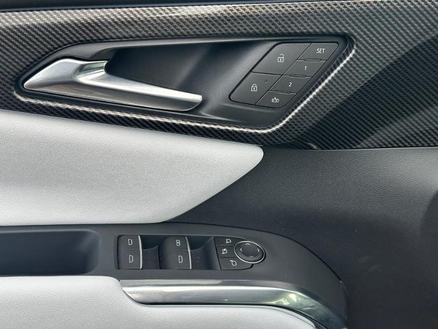 2025 Chevrolet Traverse Vehicle Photo in COLUMBIA, MO 65203-3903