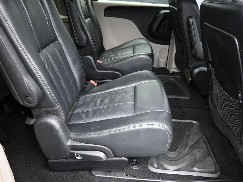 2014 Chrysler Town & Country Vehicle Photo in Cedar Rapids, IA 52402