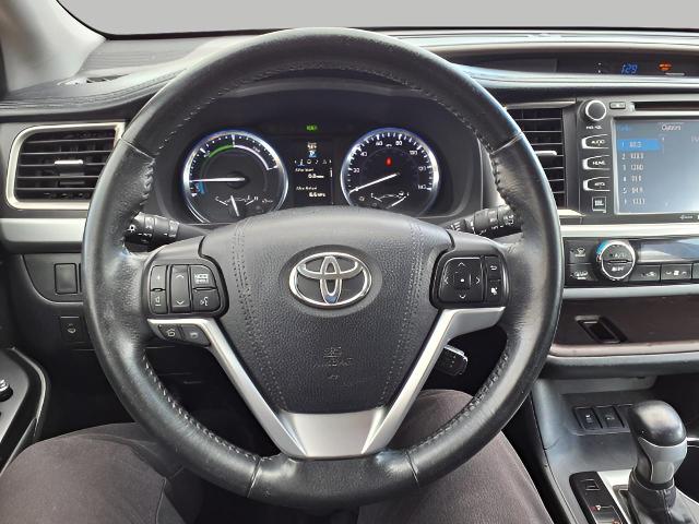 2015 Toyota Highlander Hybrid Vehicle Photo in Appleton, WI 54914