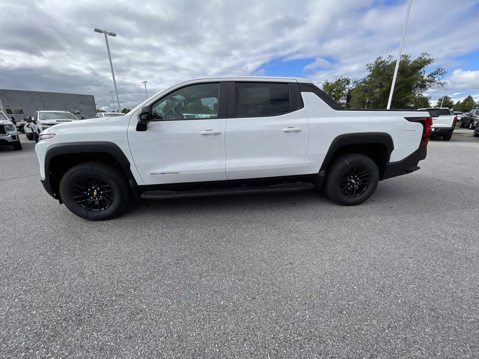 2024 Chevrolet Silverado EV Vehicle Photo in BENTONVILLE, AR 72712-4322
