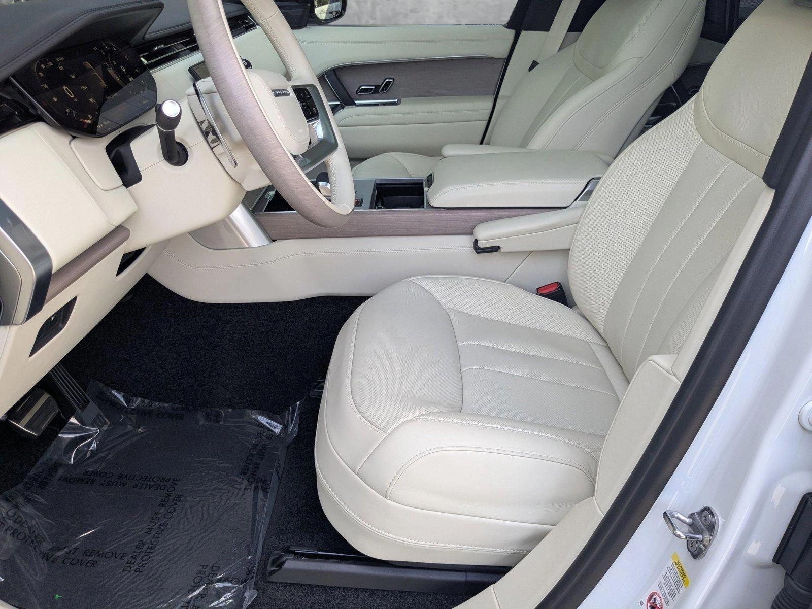 2025 Land Rover Range Rover Vehicle Photo in Pompano Beach, FL 33064