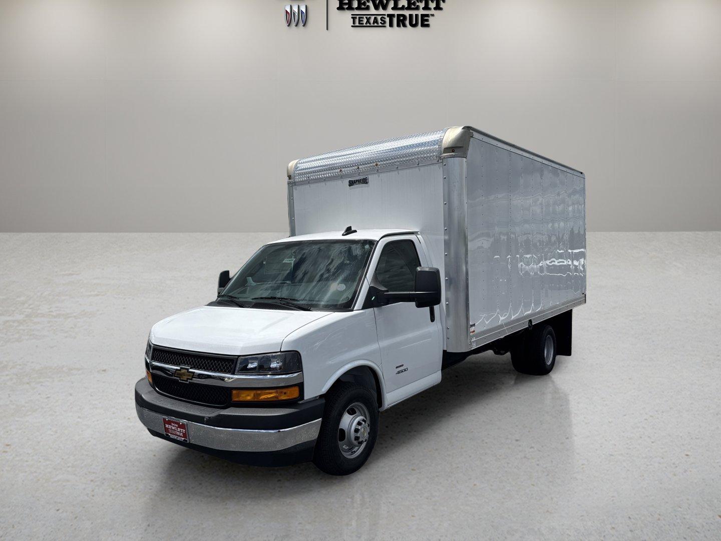 2025 Chevrolet Express Cutaway 4500 Vehicle Photo in GEORGETOWN, TX 78626-7508