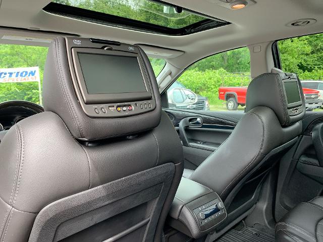 2017 Buick Enclave Vehicle Photo in MOON TOWNSHIP, PA 15108-2571