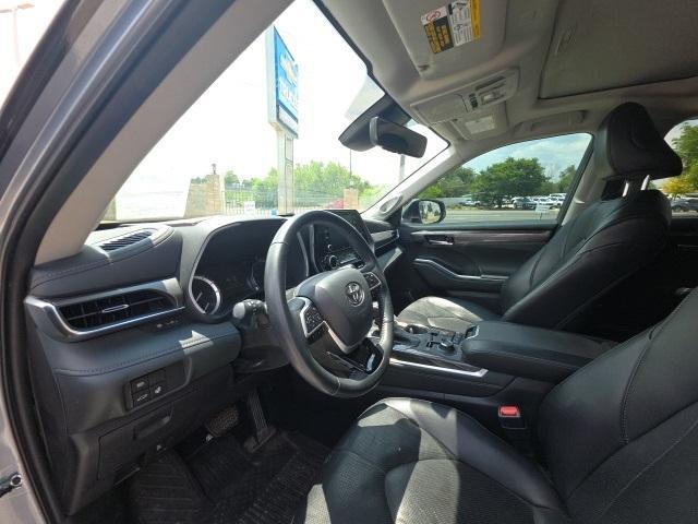 2022 Toyota Highlander Vehicle Photo in ENGLEWOOD, CO 80113-6708