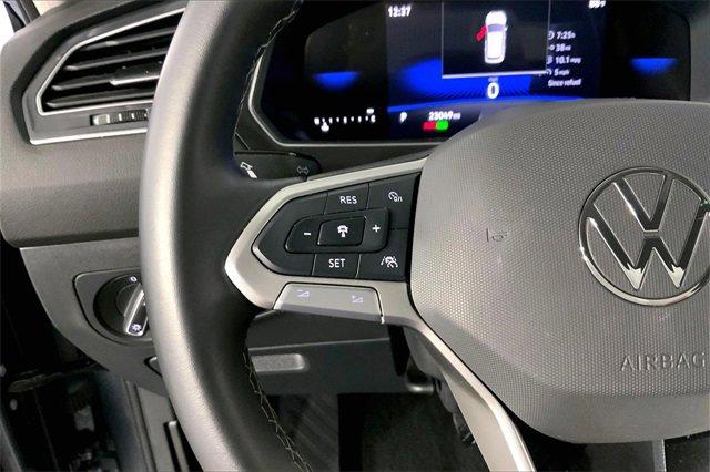 2024 Volkswagen Tiguan Vehicle Photo in KANSAS CITY, MO 64114-4502