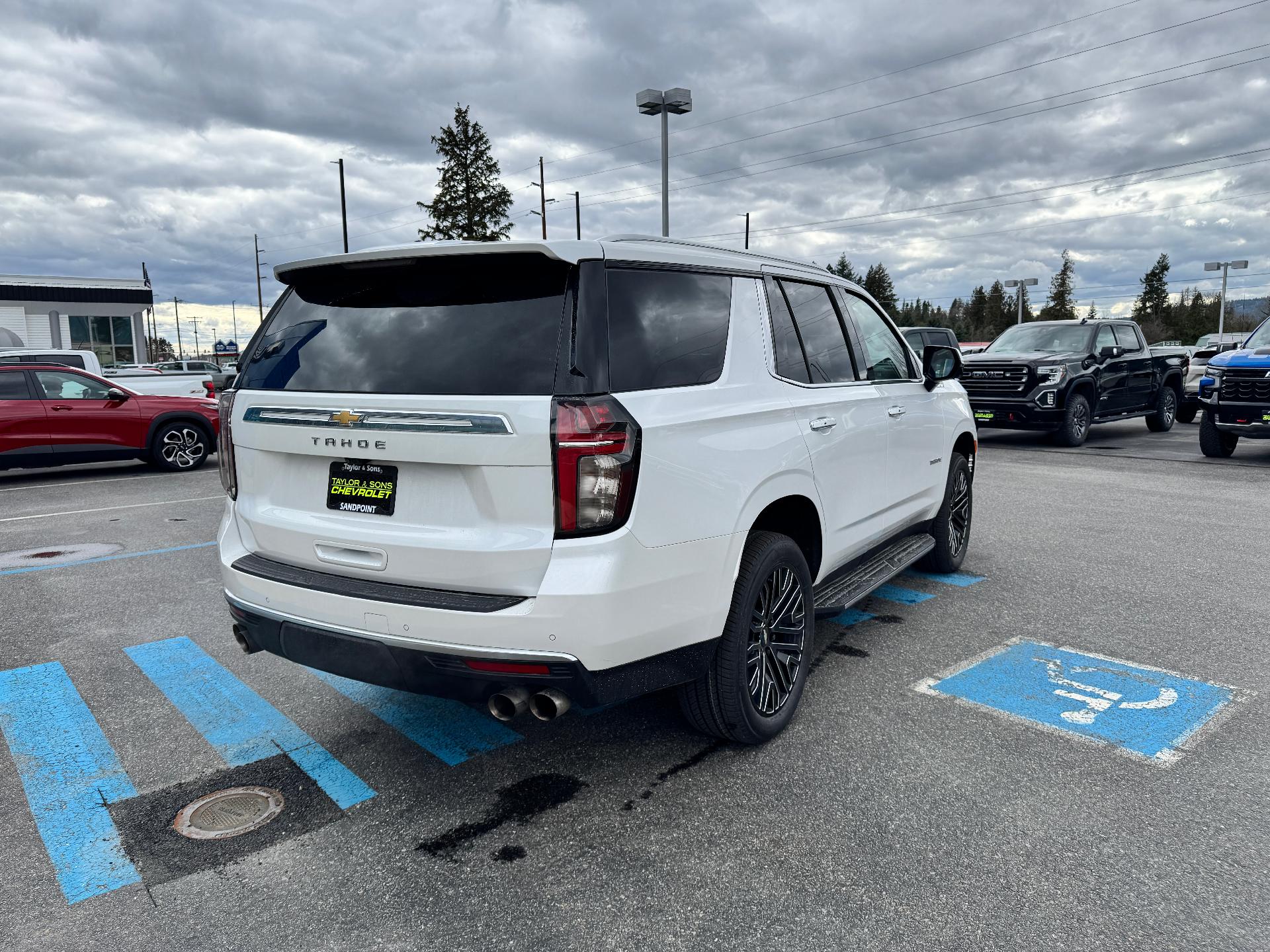 View vehicle photo 7