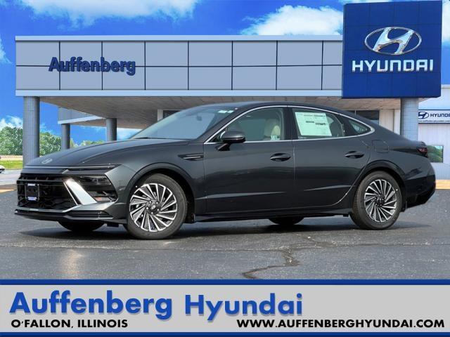 2024 Hyundai SONATA Hybrid Vehicle Photo in O'Fallon, IL 62269