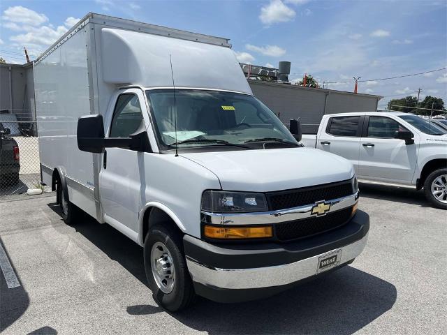 2023 Chevrolet Express Cutaway 3500 Vehicle Photo in ALCOA, TN 37701-3235