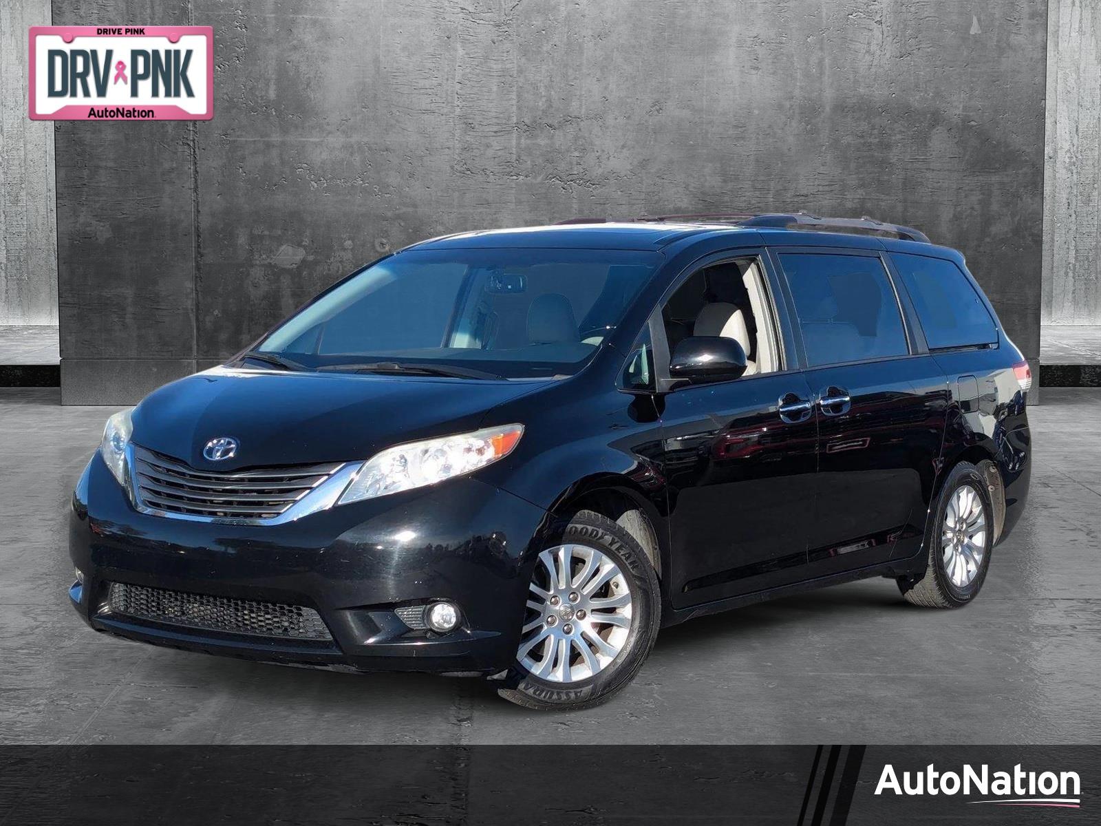 2014 Toyota SIENNA Vehicle Photo in VALENCIA, CA 91355-1705