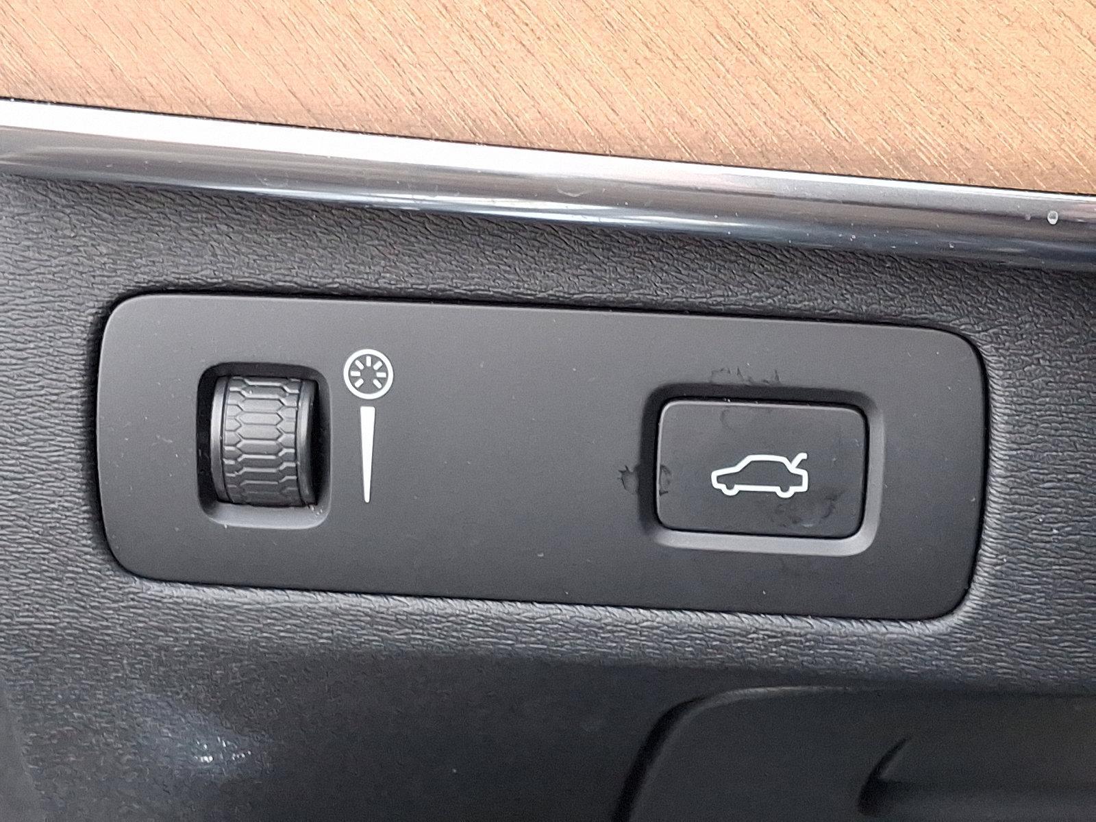2022 Volvo XC90 Vehicle Photo in Trevose, PA 19053