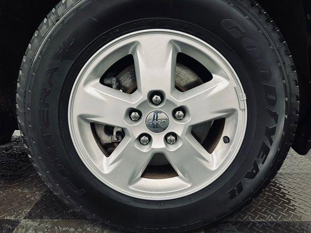 2011 Jeep Grand Cherokee Vehicle Photo in MEDINA, OH 44256-9631