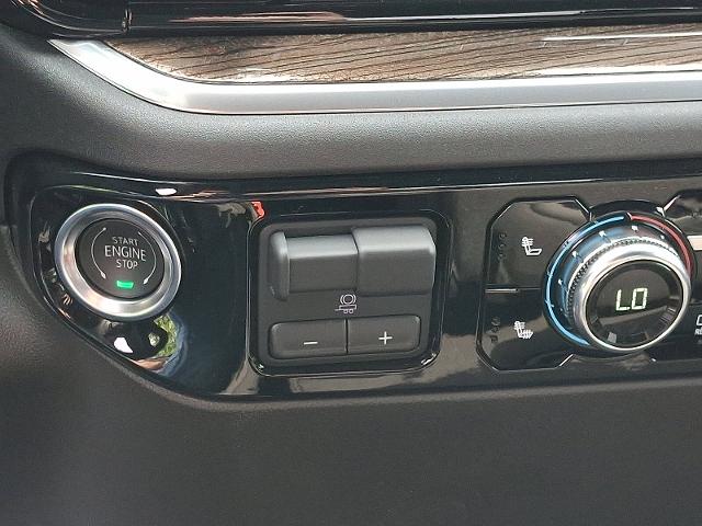 2025 GMC Sierra 1500 Vehicle Photo in TREVOSE, PA 19053-4984
