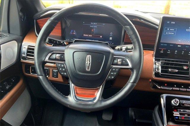 2024 Lincoln Navigator Vehicle Photo in TOPEKA, KS 66609-0000