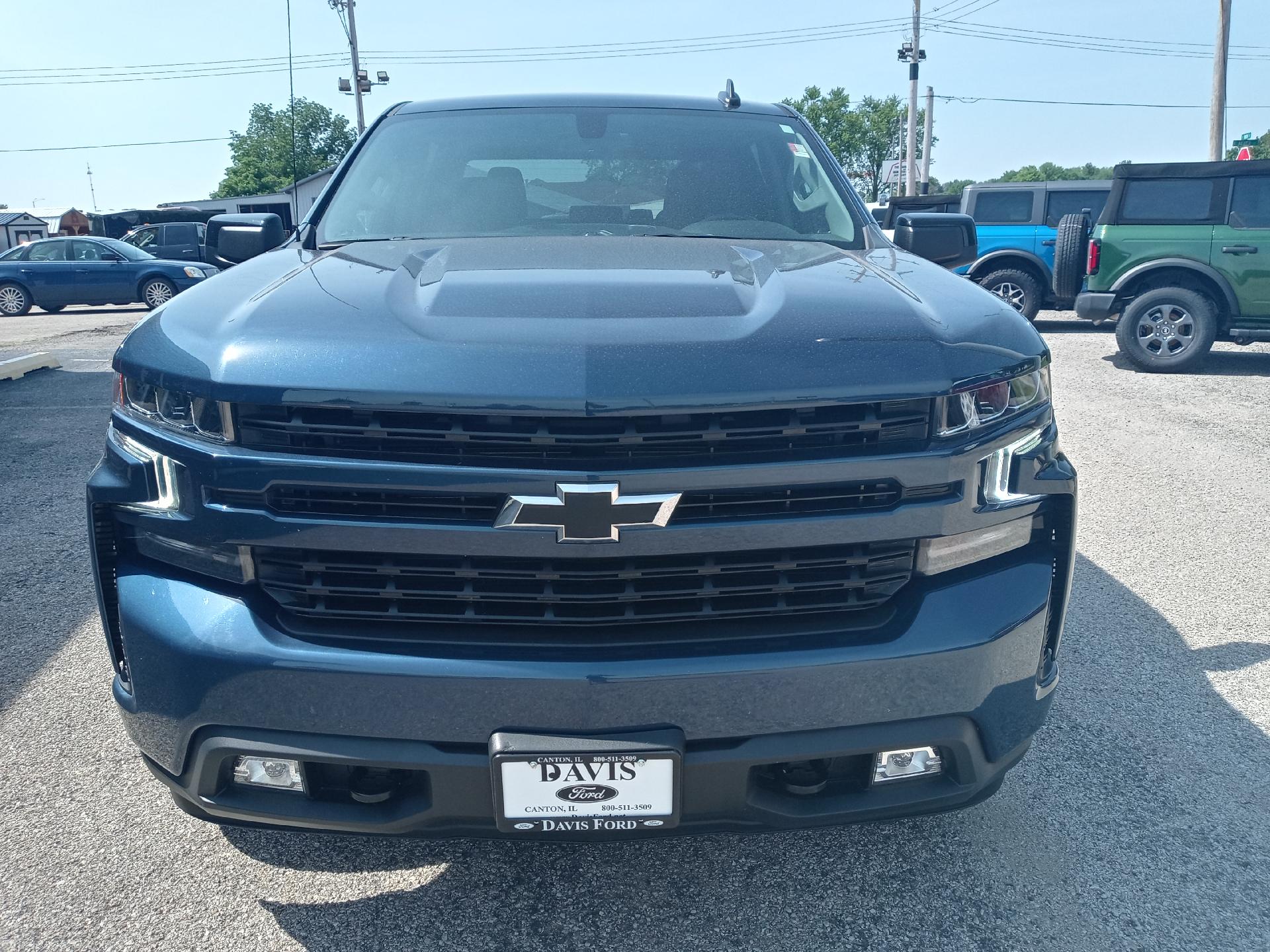 Used 2021 Chevrolet Silverado 1500 RST with VIN 1GCUYEED2MZ417494 for sale in Canton, IL