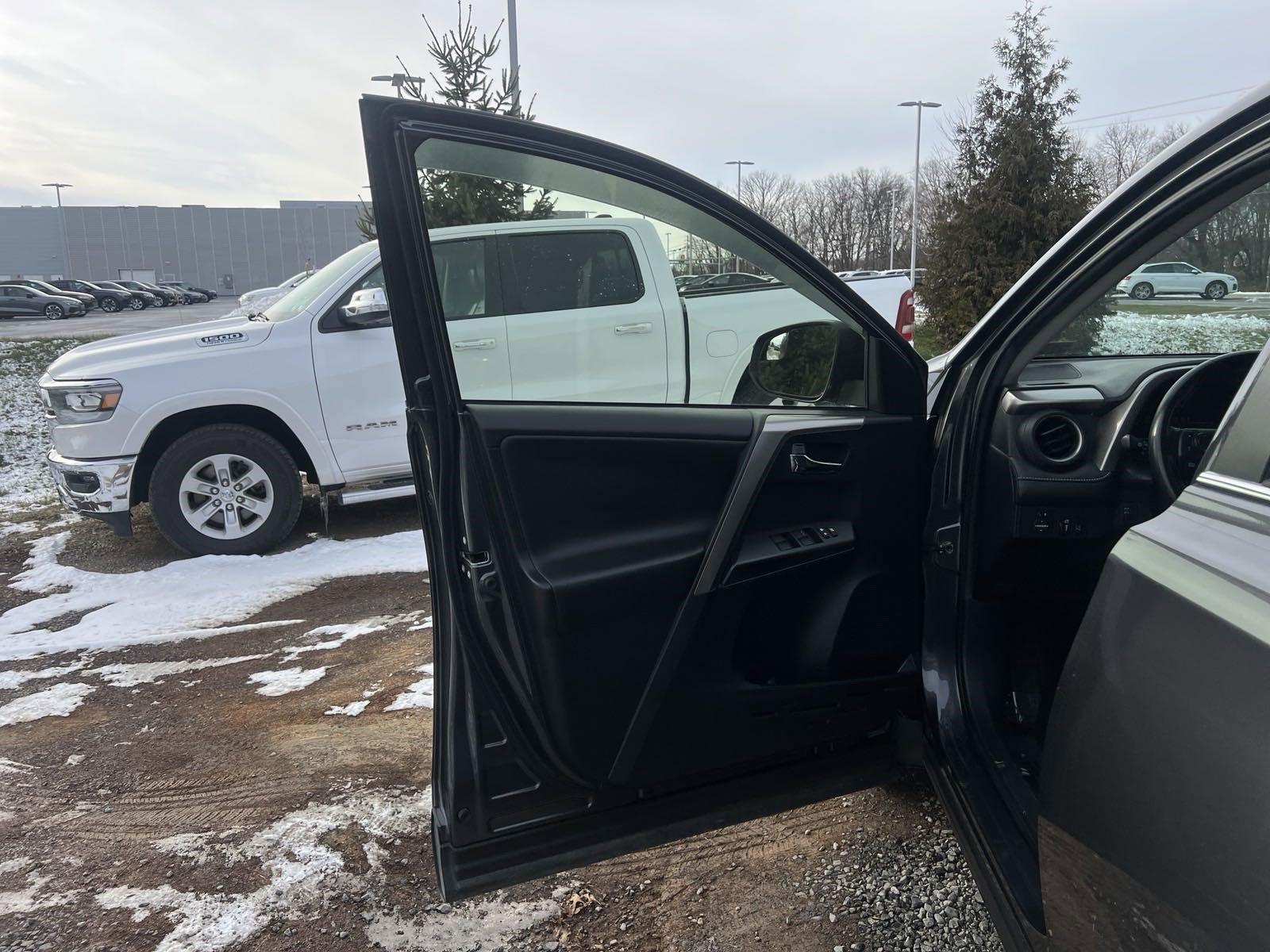 2017 Toyota RAV4 Vehicle Photo in Mechanicsburg, PA 17050-1707