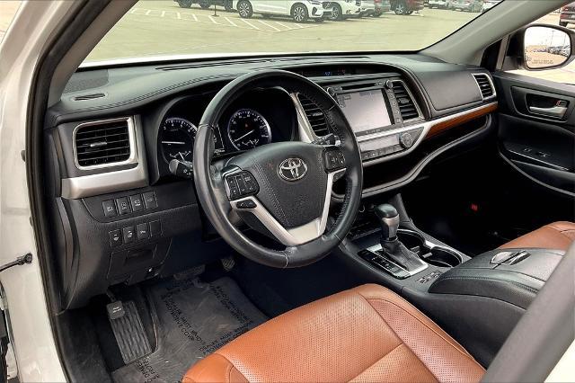 2019 Toyota Highlander Vehicle Photo in Grapevine, TX 76051