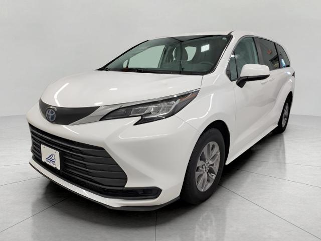 2022 Toyota Sienna Vehicle Photo in Oshkosh, WI 54904