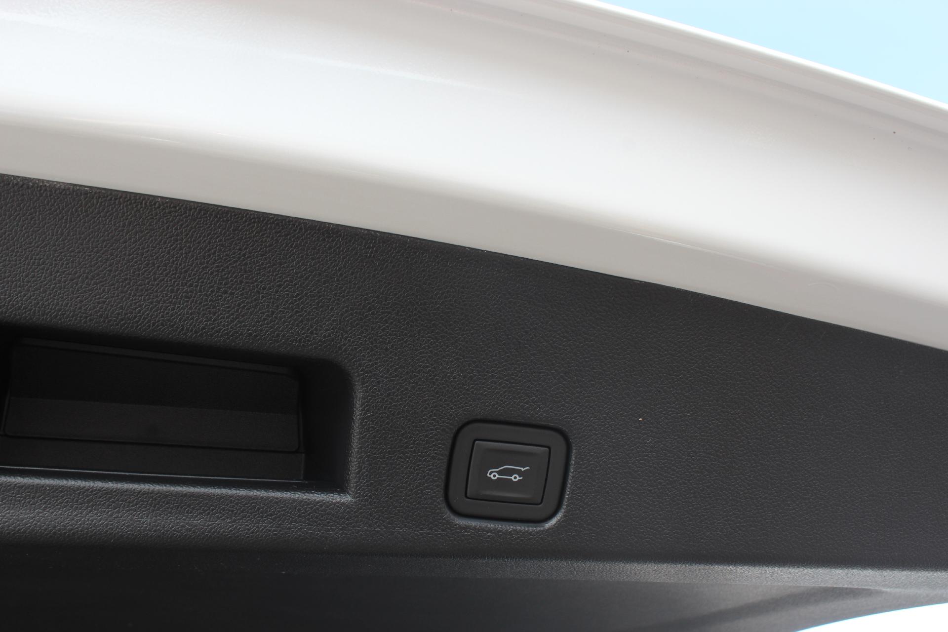 2025 GMC Acadia Vehicle Photo in AURORA, CO 80012-4011