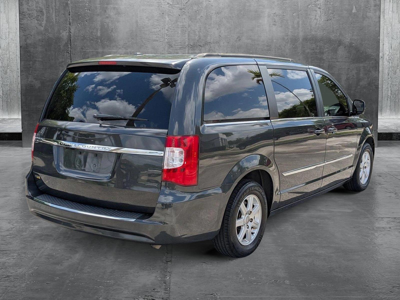 2012 Chrysler Town & Country Vehicle Photo in PEMBROKE PINES, FL 33024-6534