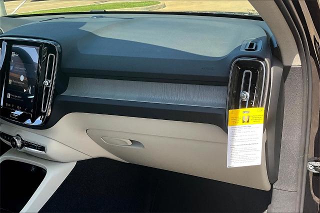 2025 Volvo XC40 Vehicle Photo in Houston, TX 77007