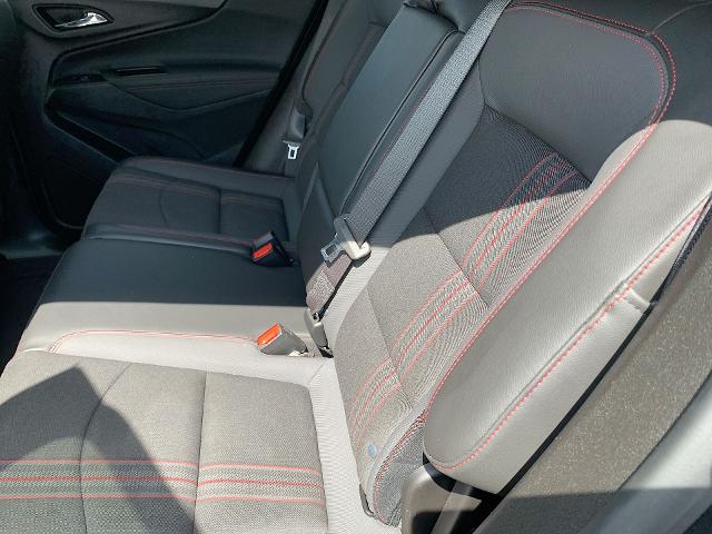 2022 Chevrolet Equinox Vehicle Photo in MOON TOWNSHIP, PA 15108-2571