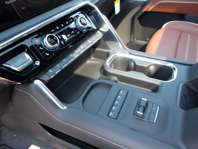 2025 GMC Sierra 2500 HD Vehicle Photo in LOWELL, MA 01852-4336
