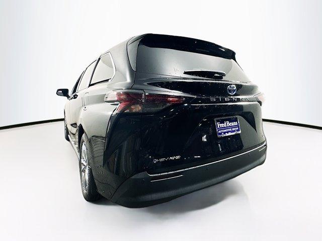 2025 Toyota Sienna Vehicle Photo in Flemington, NJ 08822