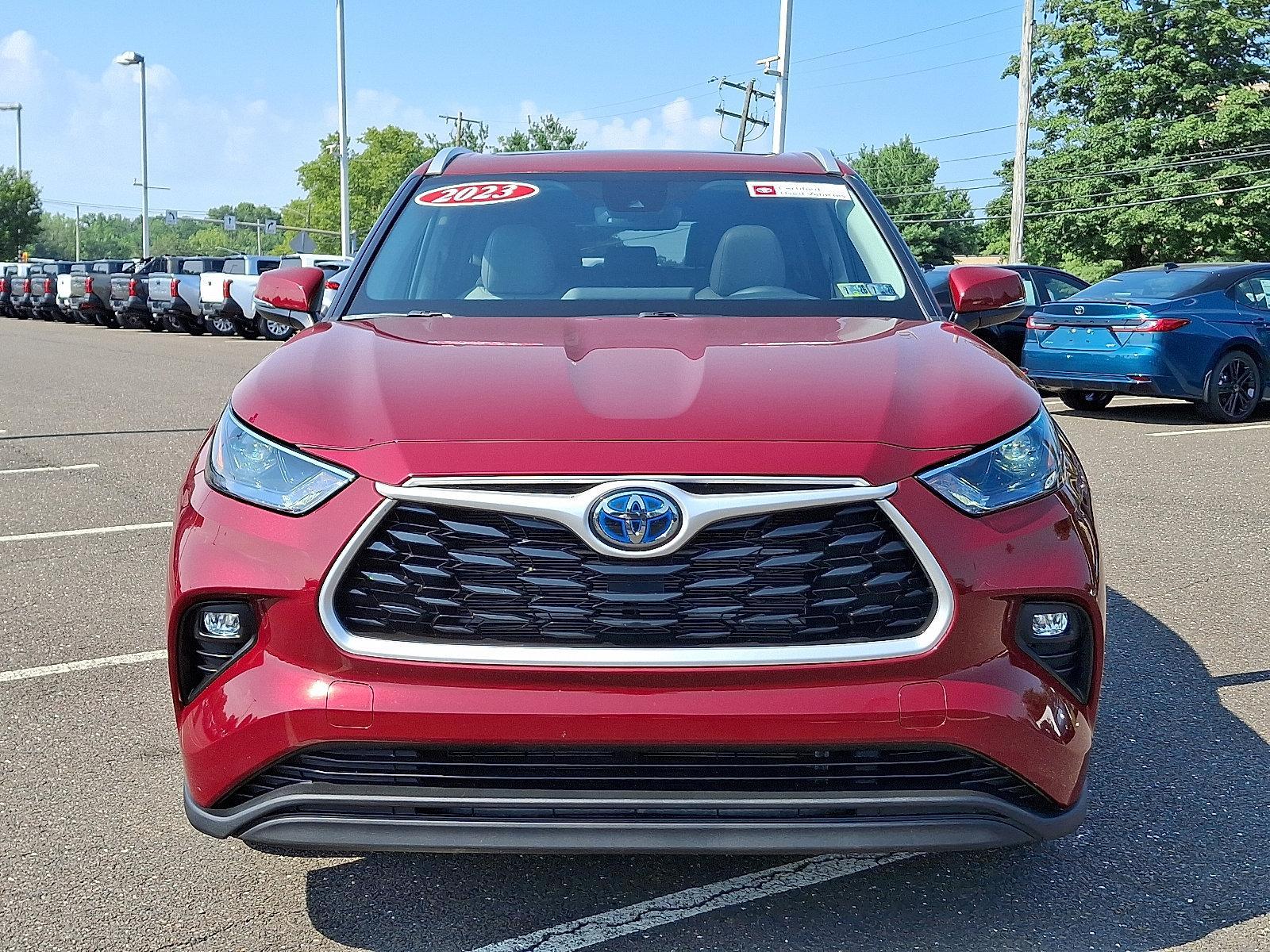 2023 Toyota Highlander Vehicle Photo in Trevose, PA 19053