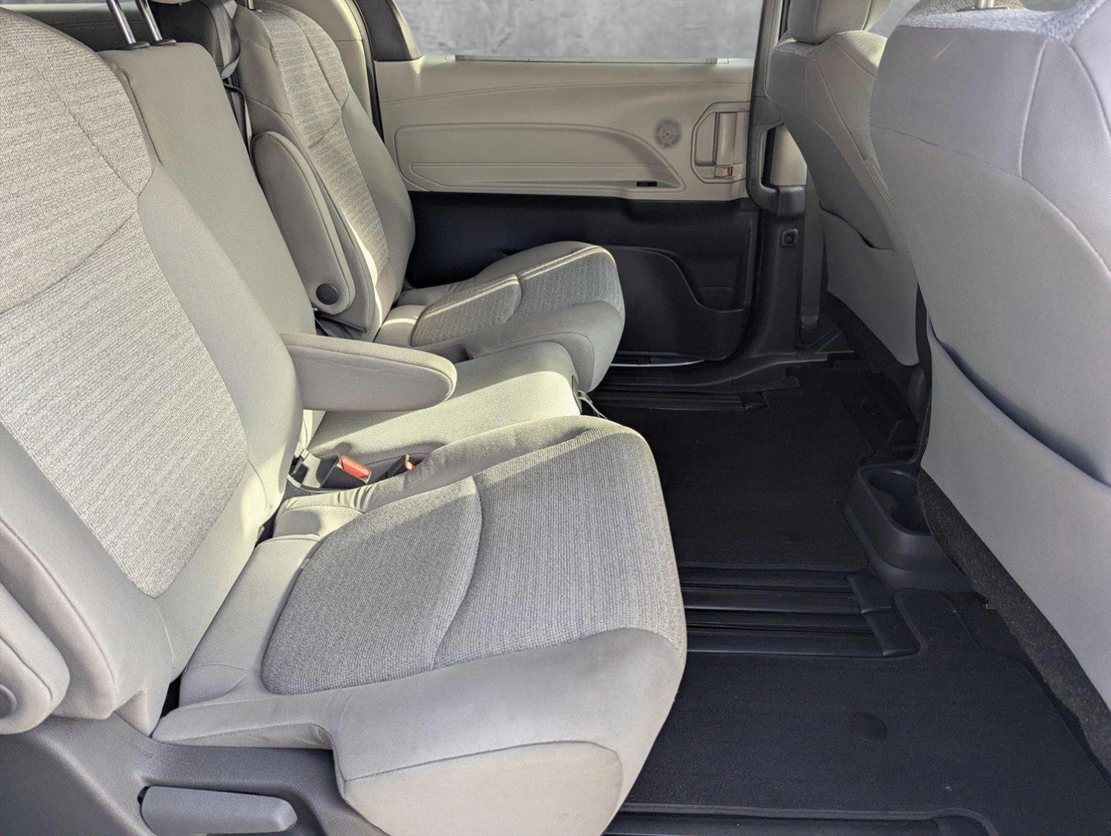 2021 Toyota Sienna Vehicle Photo in Davie, FL 33331