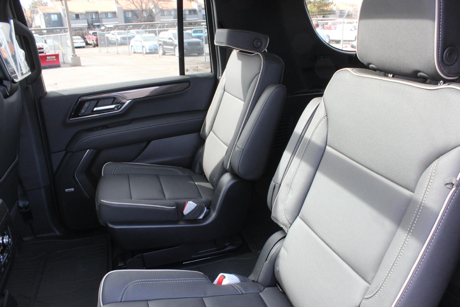2025 GMC Yukon XL Vehicle Photo in AURORA, CO 80012-4011