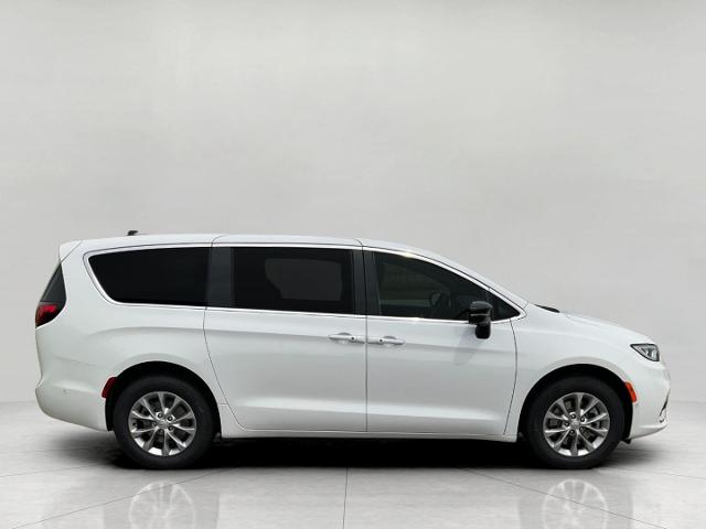 2025 Chrysler Pacifica Vehicle Photo in Kaukauna, WI 54130