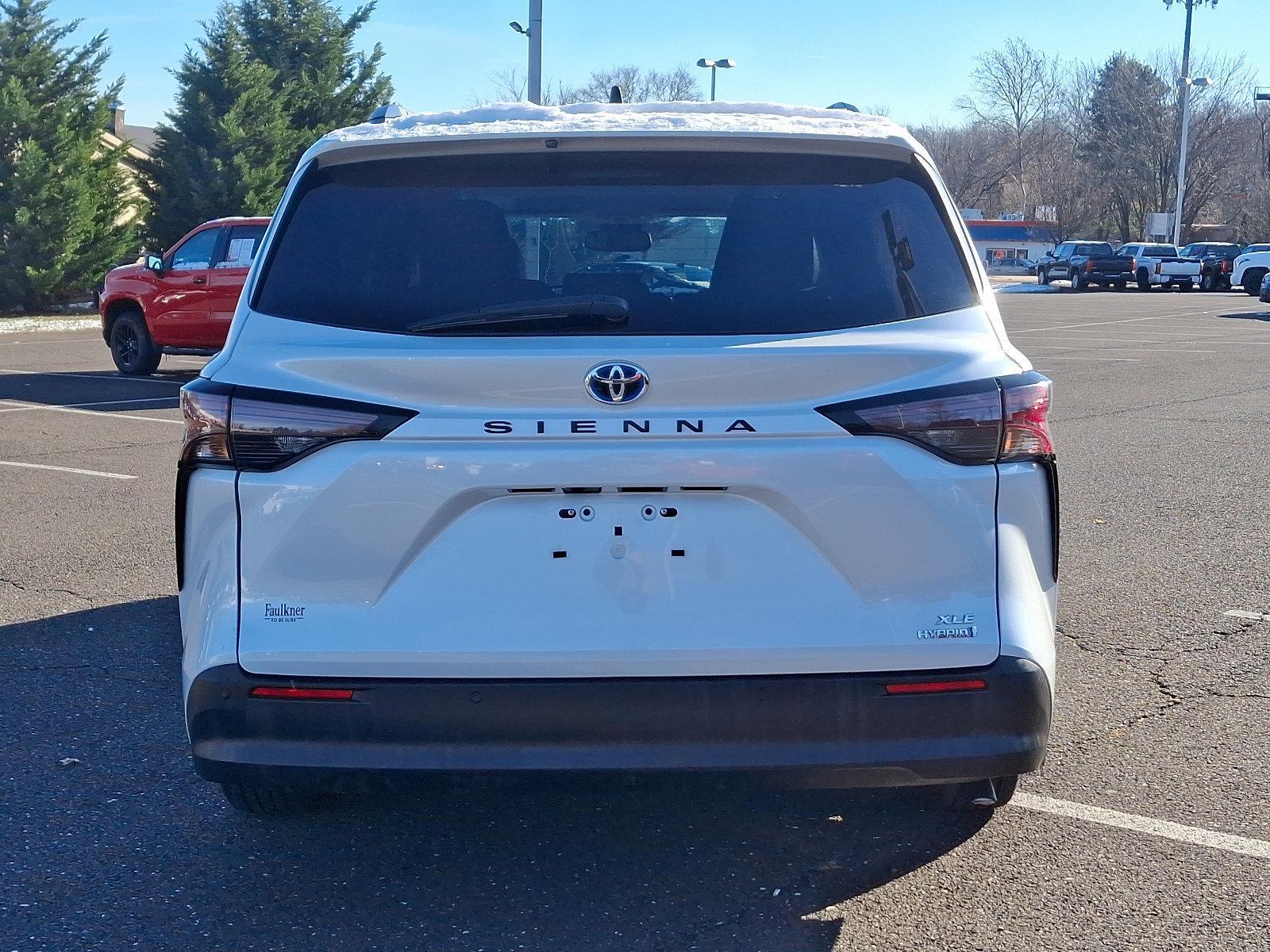 2023 Toyota Sienna Vehicle Photo in Trevose, PA 19053