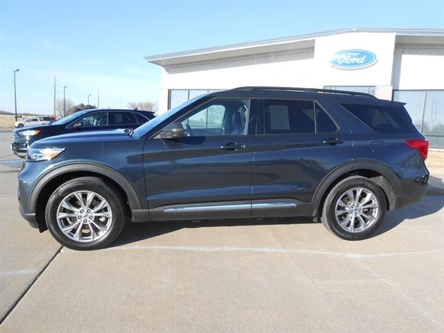 Used 2022 Ford Explorer XLT with VIN 1FMSK8DH6NGA59582 for sale in Tyndall, SD