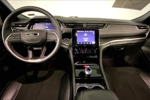 2023 Jeep Grand Cherokee L Vehicle Photo in Lees Summit, MO 64086