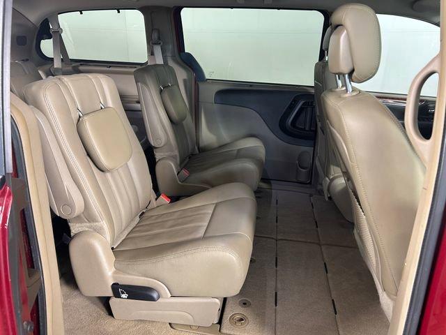 2016 Chrysler Town & Country Vehicle Photo in MEDINA, OH 44256-9631