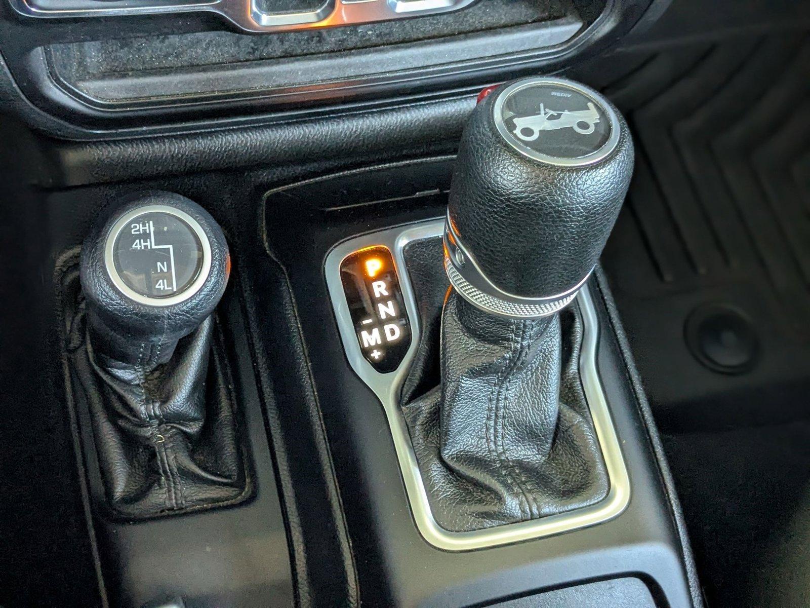 2020 Jeep Wrangler Unlimited Vehicle Photo in Valencia, CA 91355