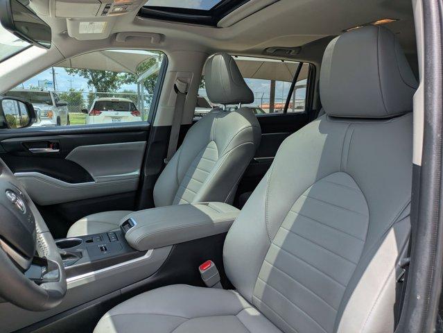 2021 Toyota Highlander Vehicle Photo in SELMA, TX 78154-1460