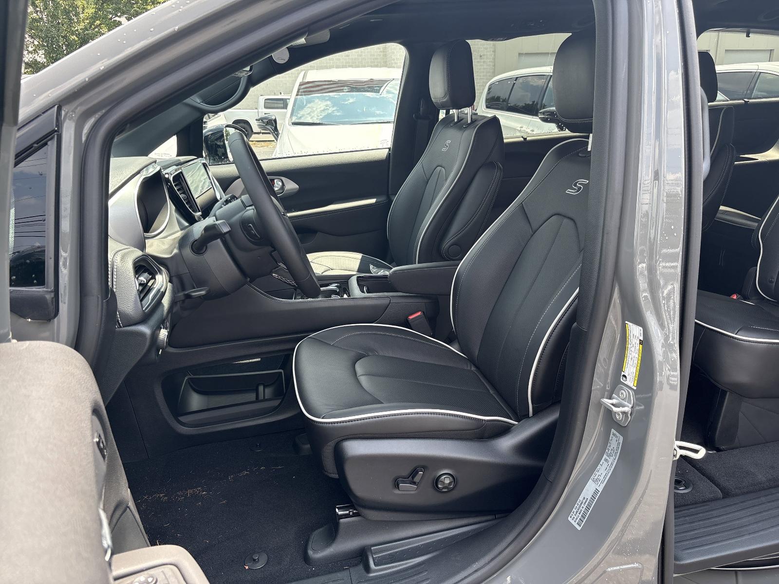 2025 Chrysler Pacifica Vehicle Photo in Mechanicsburg, PA 17050-1707