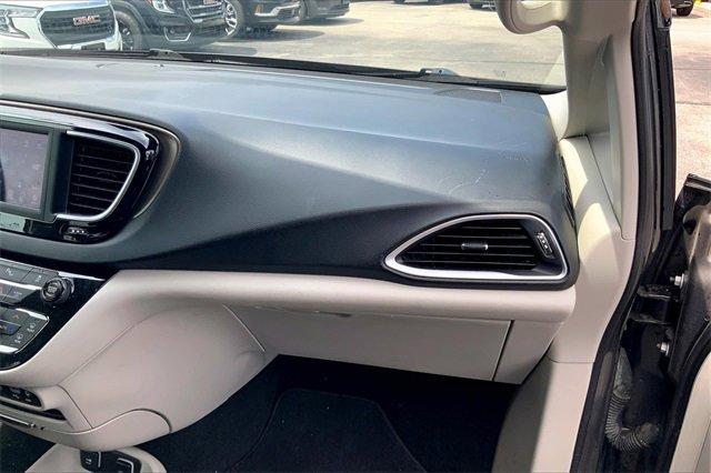 2018 Chrysler Pacifica Vehicle Photo in INDEPENDENCE, MO 64055-1377
