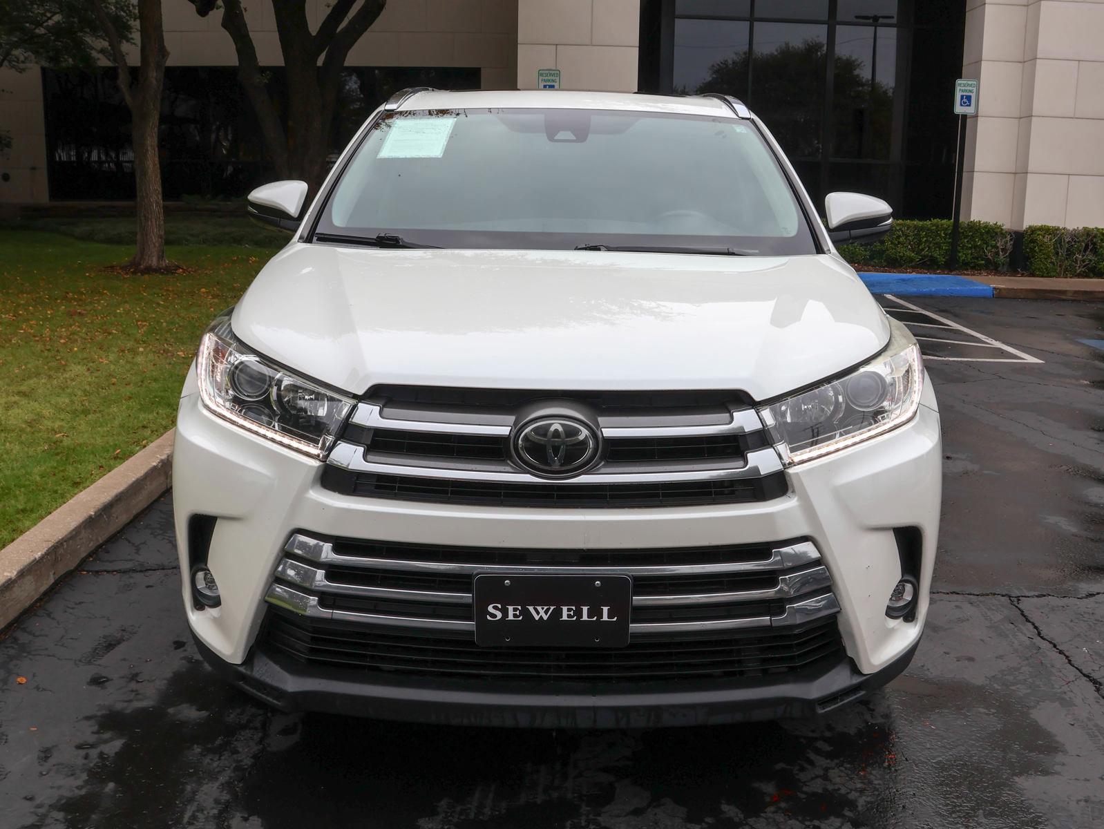 2019 Toyota Highlander Vehicle Photo in DALLAS, TX 75209-3095