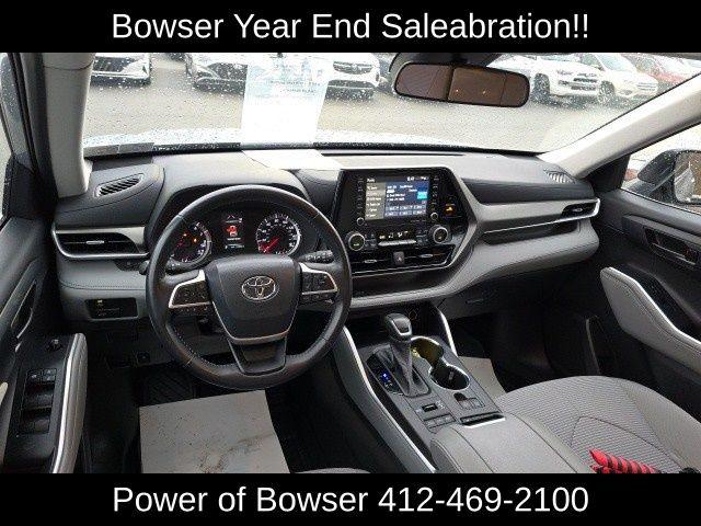 2022 Toyota Highlander Vehicle Photo in Pleasant Hills, PA 15236