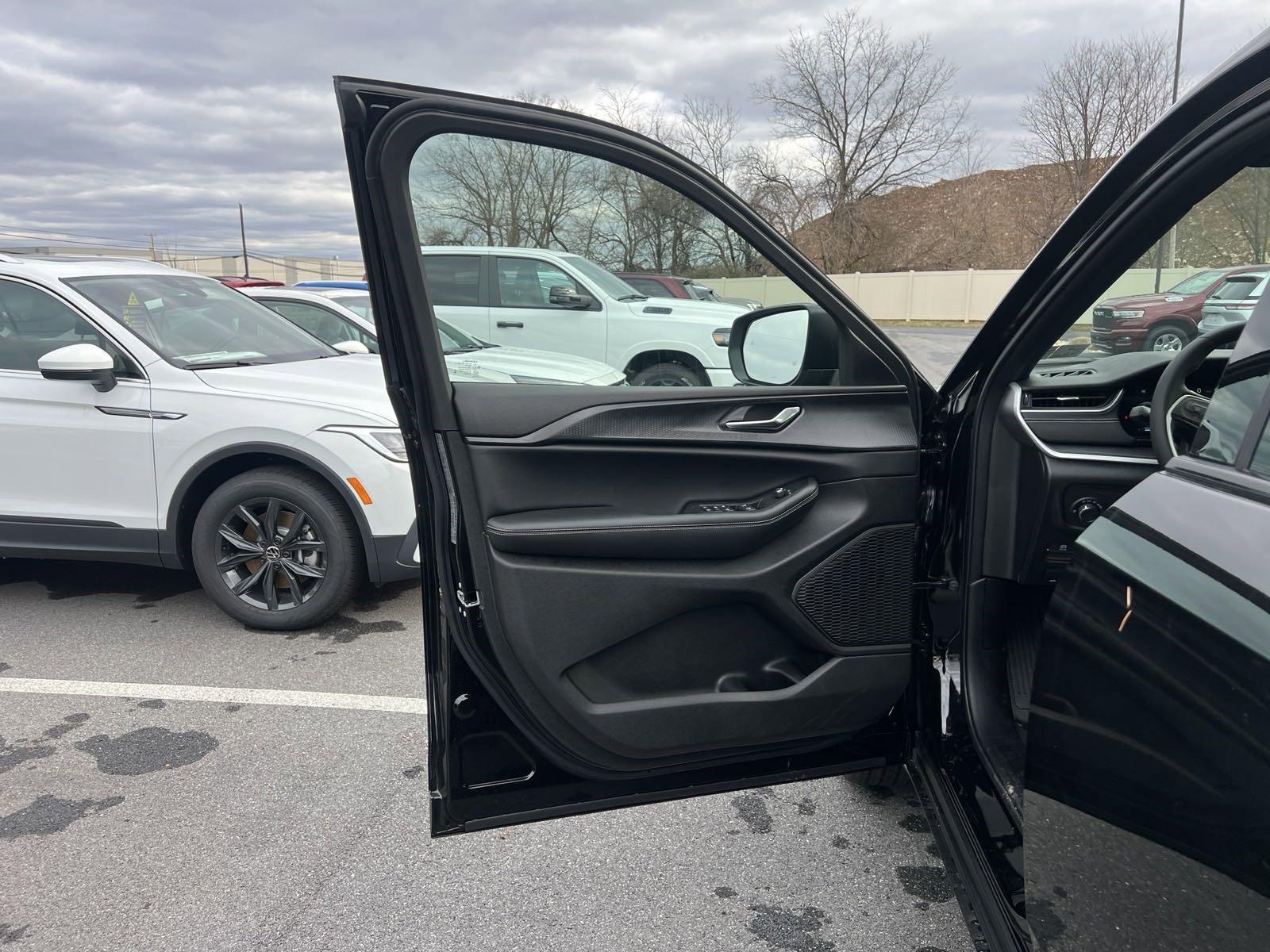 2025 Jeep Grand Cherokee L Vehicle Photo in Mechanicsburg, PA 17050-1707