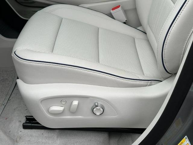 2025 Buick Enclave Vehicle Photo in COLUMBIA, MO 65203-3903