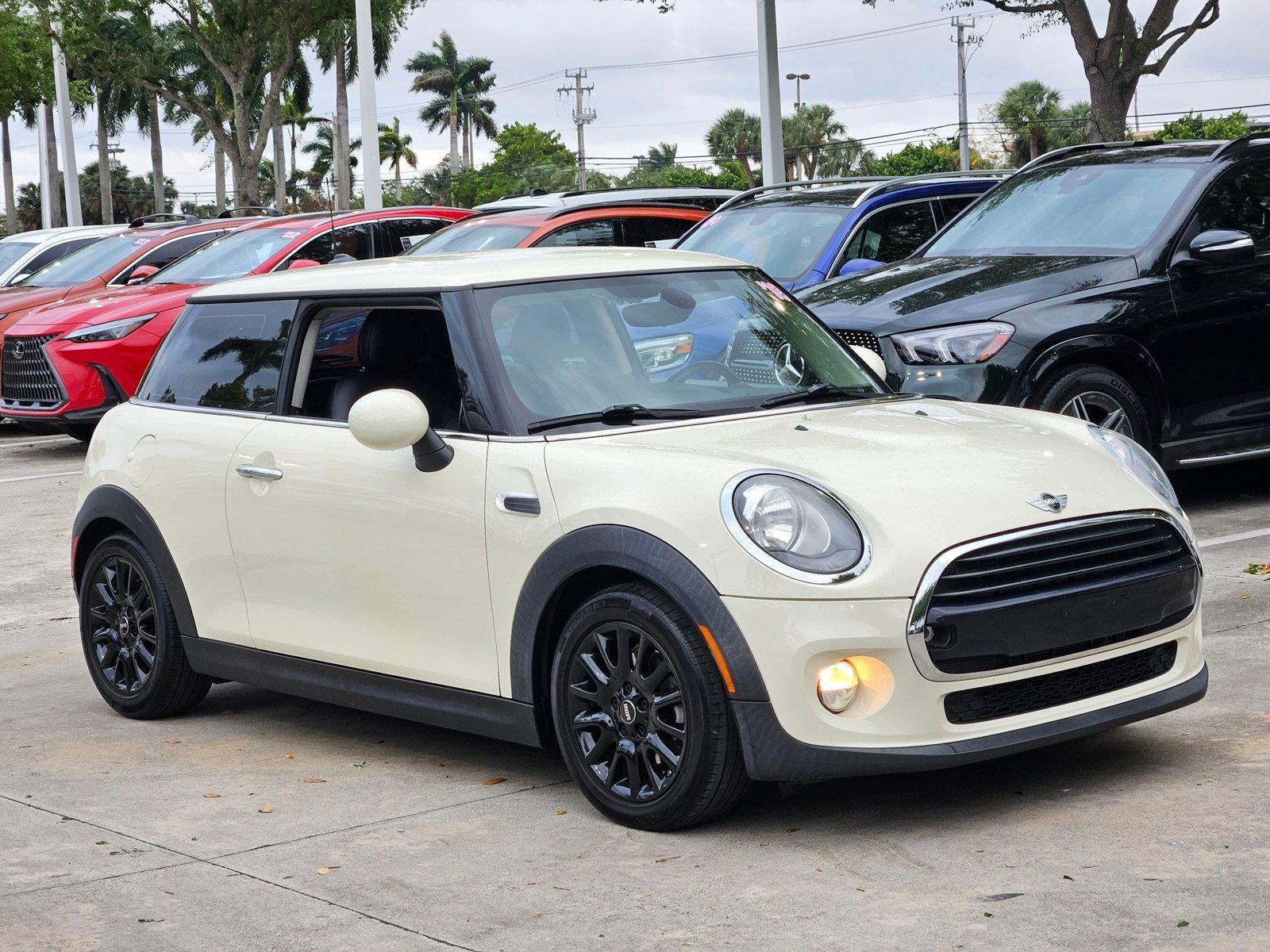 2018 MINI Cooper Hardtop 2 Door Vehicle Photo in Pembroke Pines , FL 33027