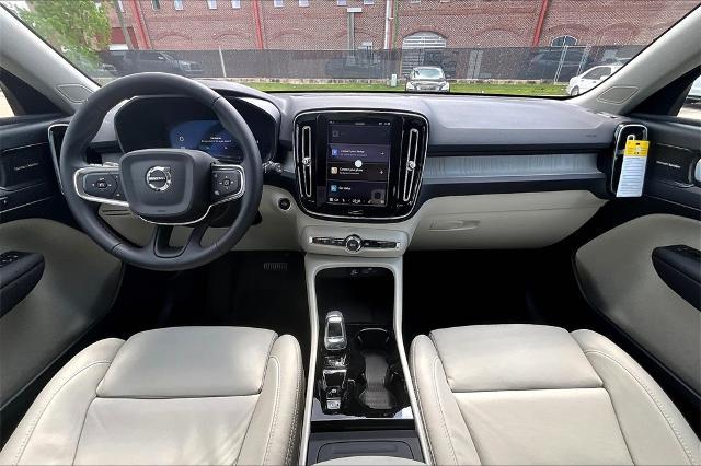 2025 Volvo XC40 Vehicle Photo in Houston, TX 77007