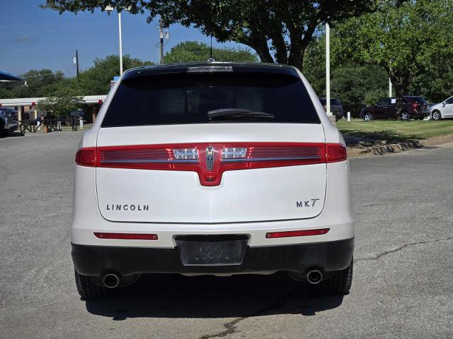 2017 Lincoln MKT Vehicle Photo in DENTON, TX 76210-9321