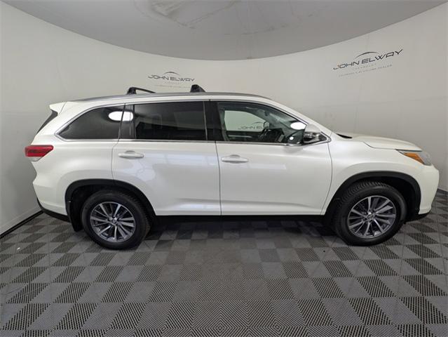 2019 Toyota Highlander Vehicle Photo in ENGLEWOOD, CO 80113-6708
