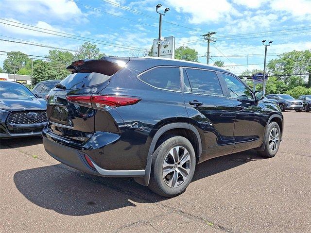 2023 Toyota Highlander Vehicle Photo in Willow Grove, PA 19090
